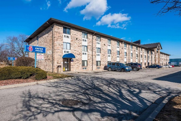 Motel 6-Bridgeview, IL image 1